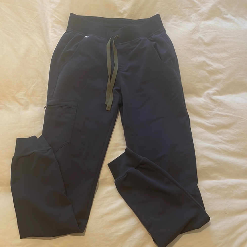 Quiet navy xs tall jogger and matching Catarina top xs